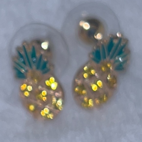 🩵3/$20🩵 Pineapple Sparkly Stud Earrings with Green and Gold Accents - Picture 2 of 2